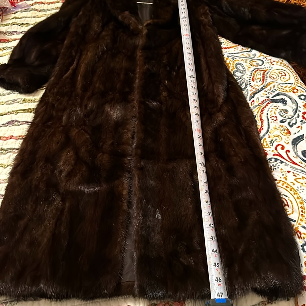 Full length vintage genuine natural mink coat.
Size 10 - Picture 8 of 8